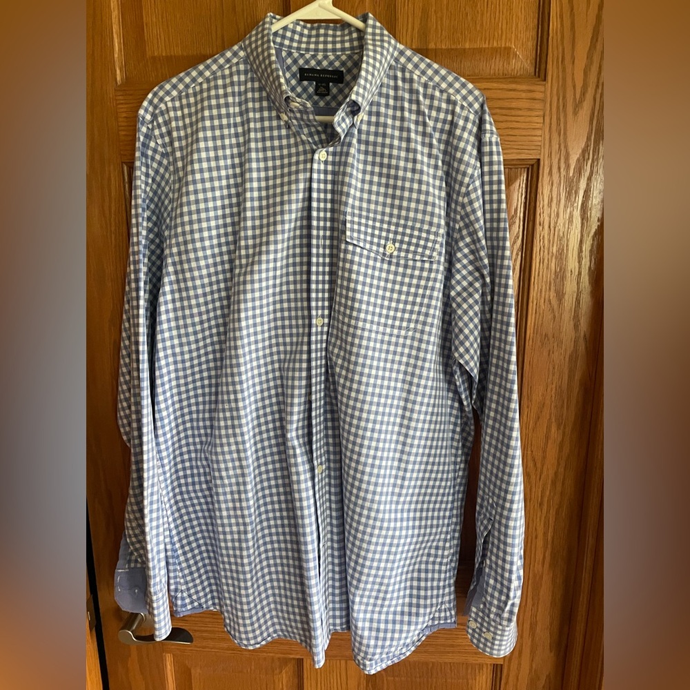 Banana Republic Blue and White Casual Button Down Shirt